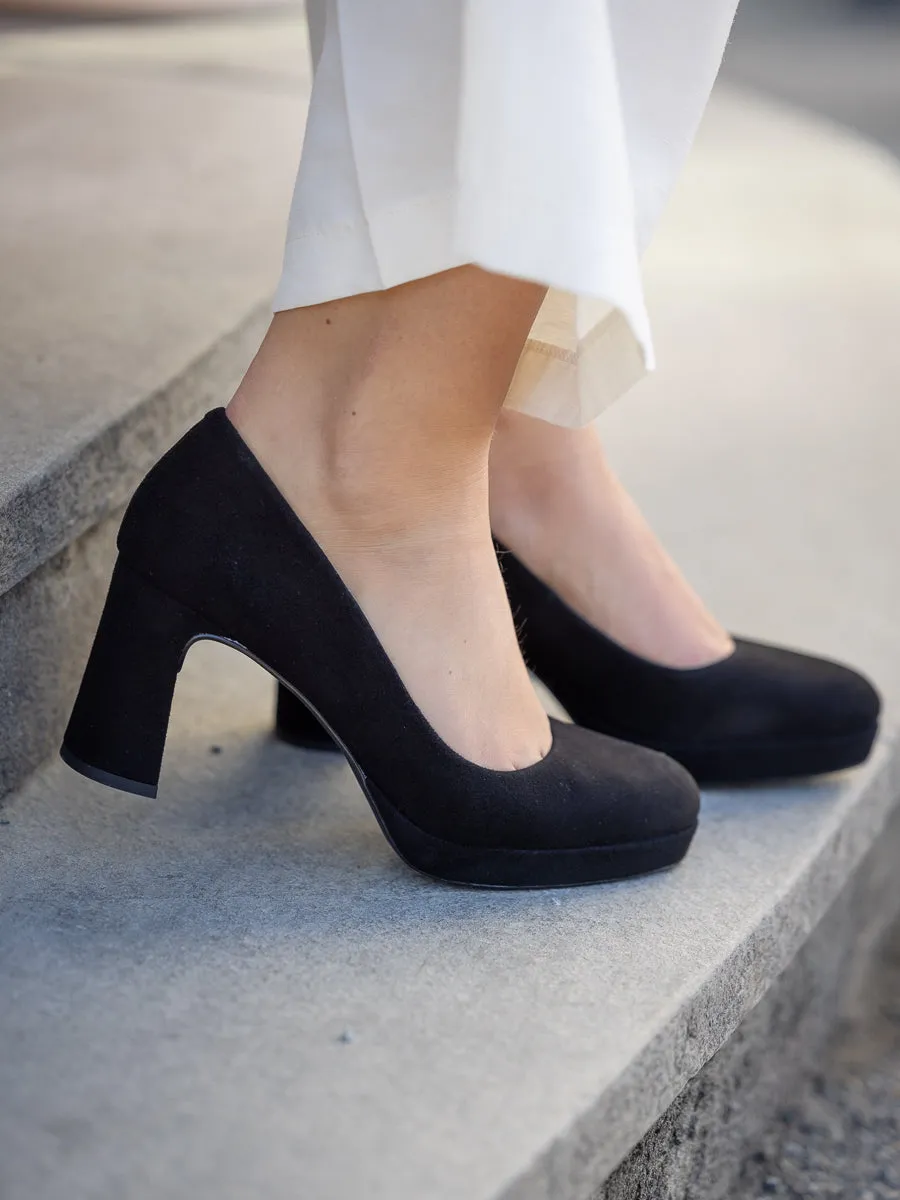 Unisa Malik sort semsket pumps med plat