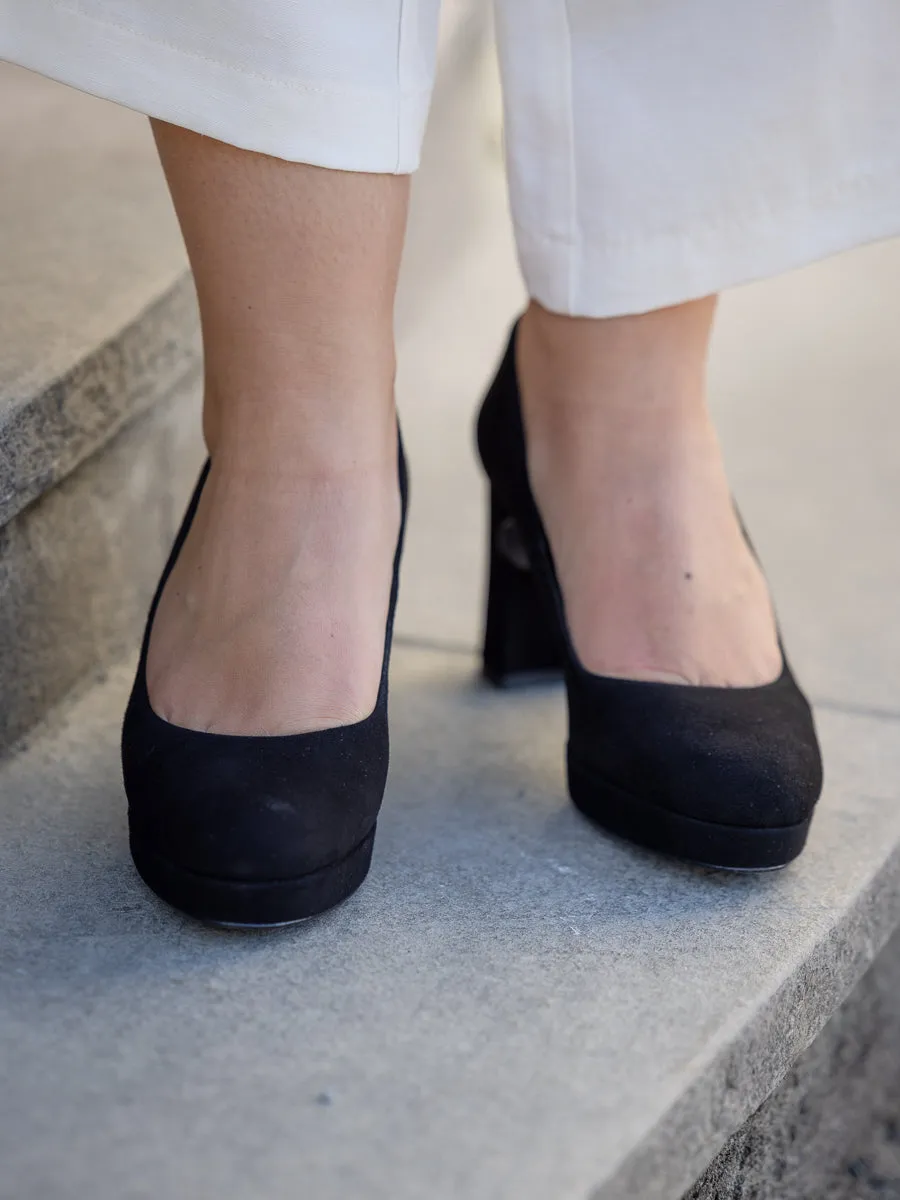 Unisa Malik sort semsket pumps med plat